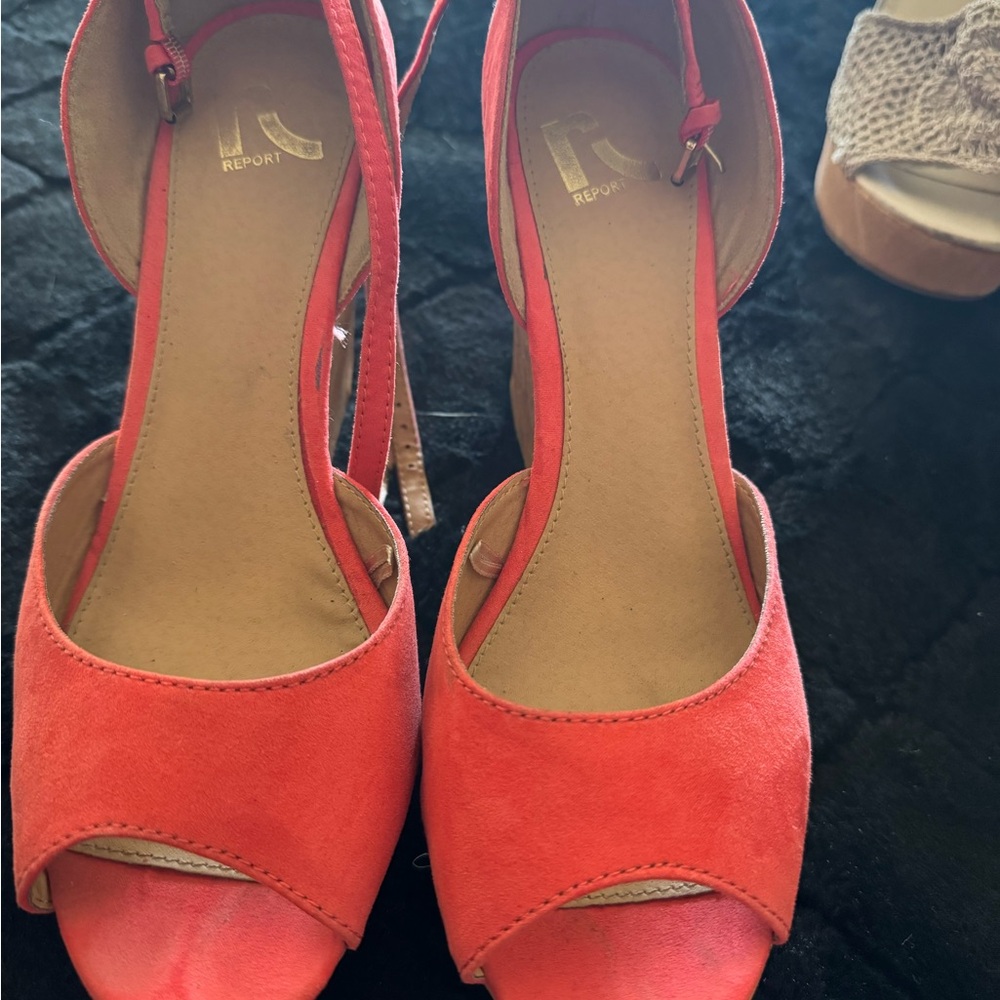 Report Women's Bright Coral Heels